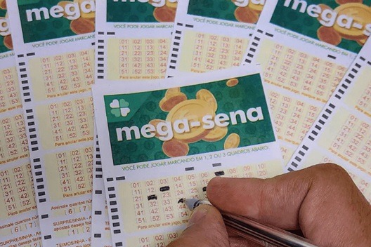 Mega-Sena acumula de novo e prêmio sobe para R$ 165 milhões; veja dezenas sorteadas