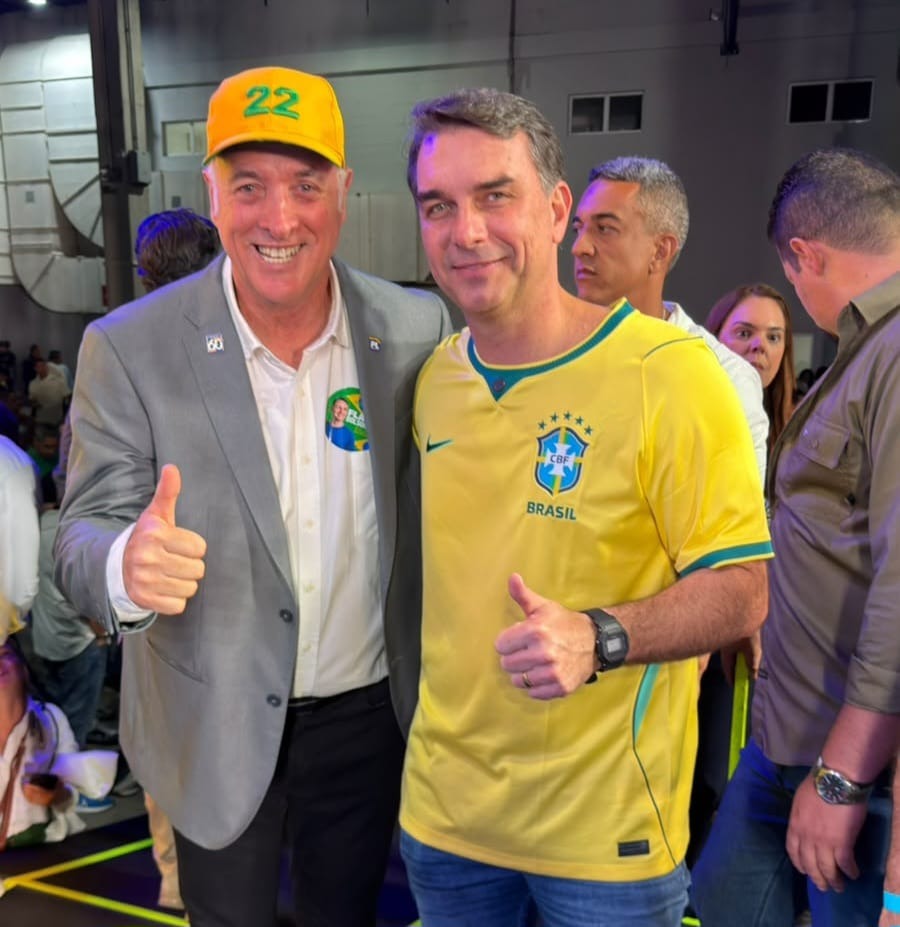 [VÍDEO] Flávio Bolsonaro define palanque no RN com Coronel Hélio e Styvenson como candidatos ao Senado; assista