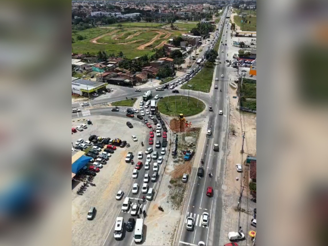 Obra do Dnit interdita trecho da rotatória do Parque dos Coqueiros; veja como fica o trânsito