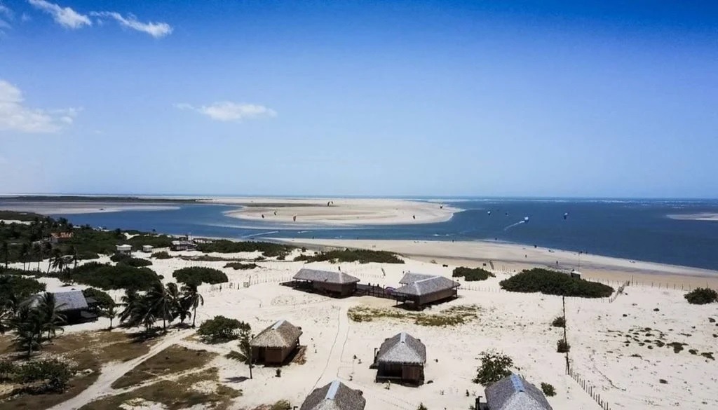 Escondida no Nordeste, vila com ruas de areia vira o novo paraíso do ecoturismo no Brasil