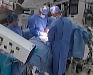 [VÍDEO] Terremoto de 7,1 atinge hospital durante cirurgia e deixa médicos em pânico