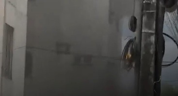 VÍDEO: Bebê é salvo pela janela durante incêndio