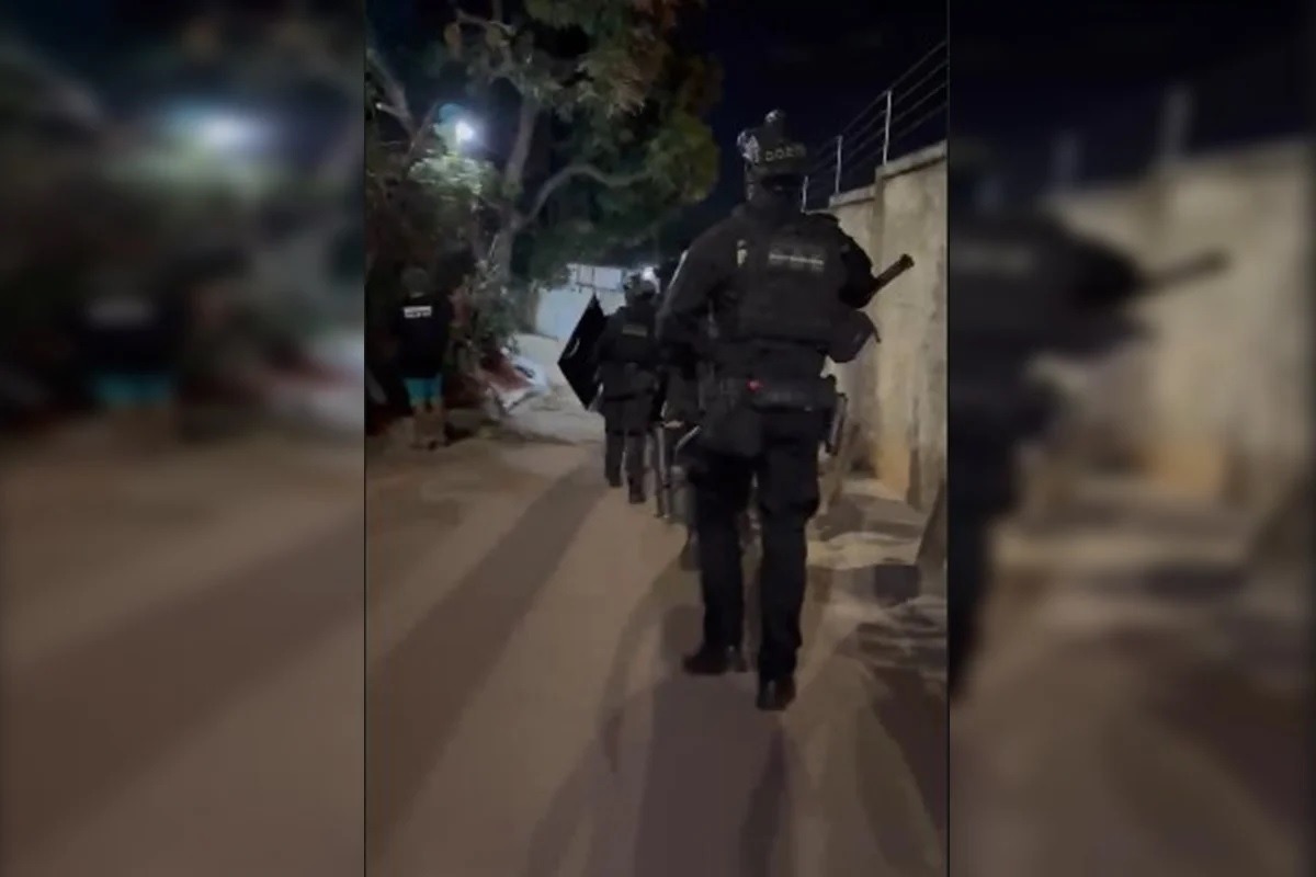 Traficantes impõe “lei do silêncio” e proíbe até assobios em vila
