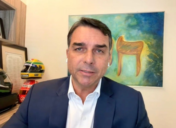 Flávio Bolsonaro critica jantar de Lula e Alcolumbre na casa de Moraes e diz que o ministro do STF “virou...