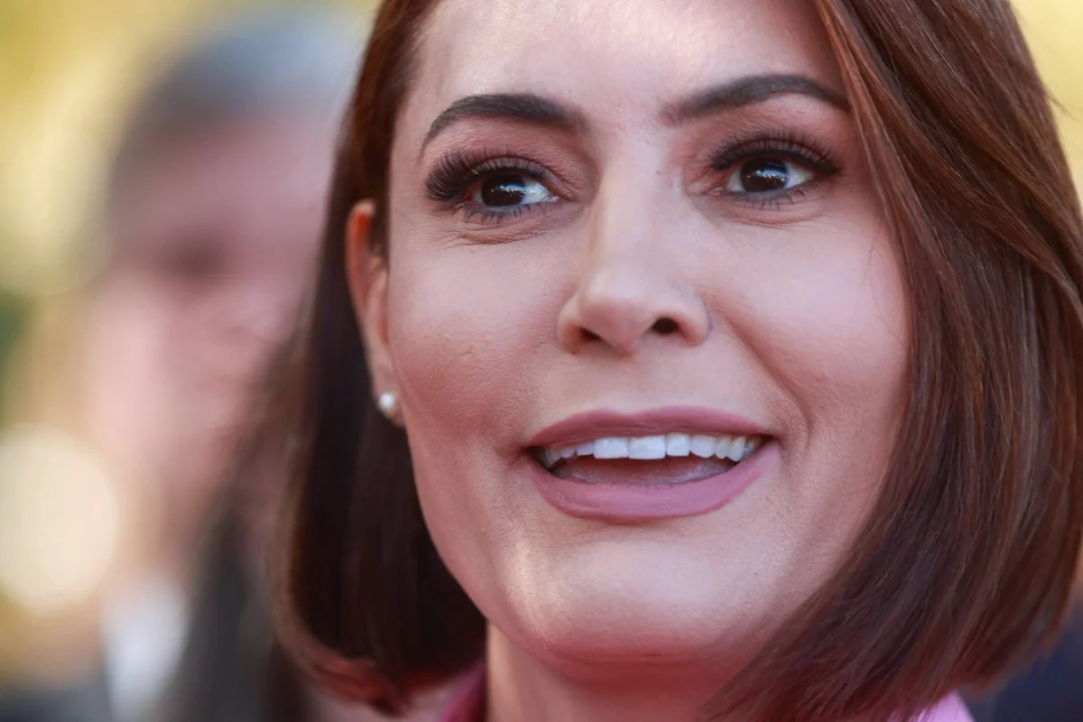 “Colocamos uma pedra”, diz Michelle sobre brigas com Flávio Bolsonaro