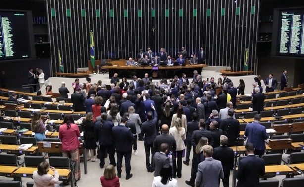 Câmara deve instalar hoje a comissão sobre redução da maioridade penal