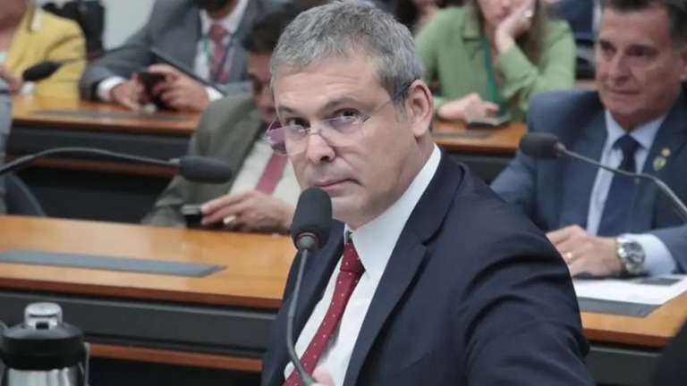 VÍDEO: Lindbergh Farias aponta Soraya Thronicke e jornalista da Piauí como origem da acusação contra Alfredo Gaspar