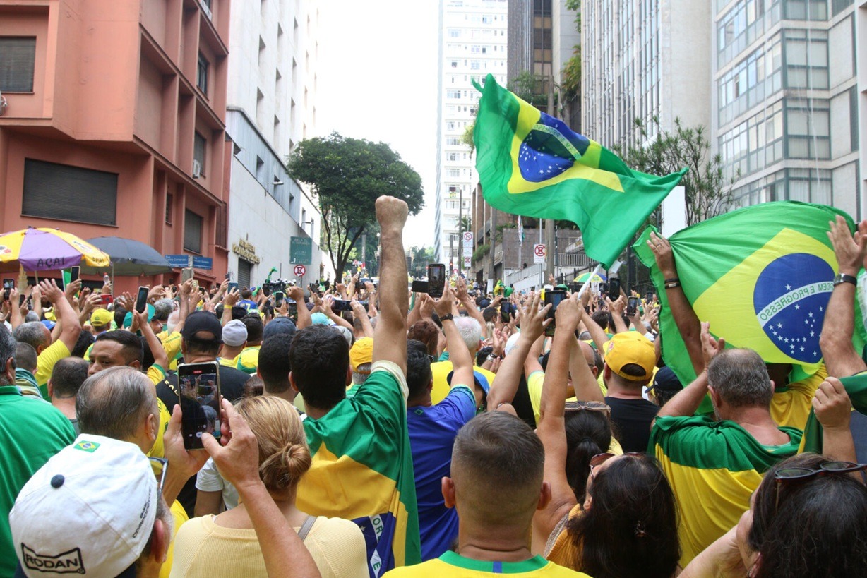 Poder/Data: 45% dos eleitores brasileiros dizem ser de direita; 29% se consideram de esquerda