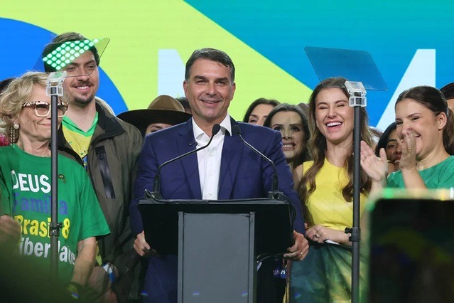 Flávio Bolsonaro cresce e reduz vantagem de Lula no RN