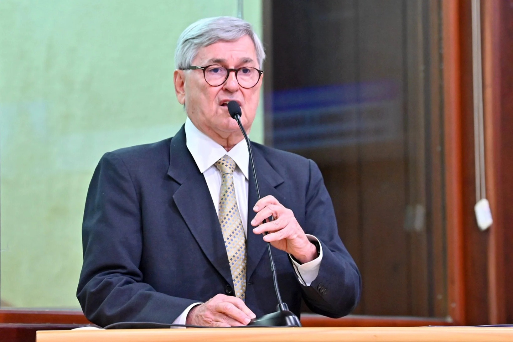 Tomba lidera na disputa para deputado estadual