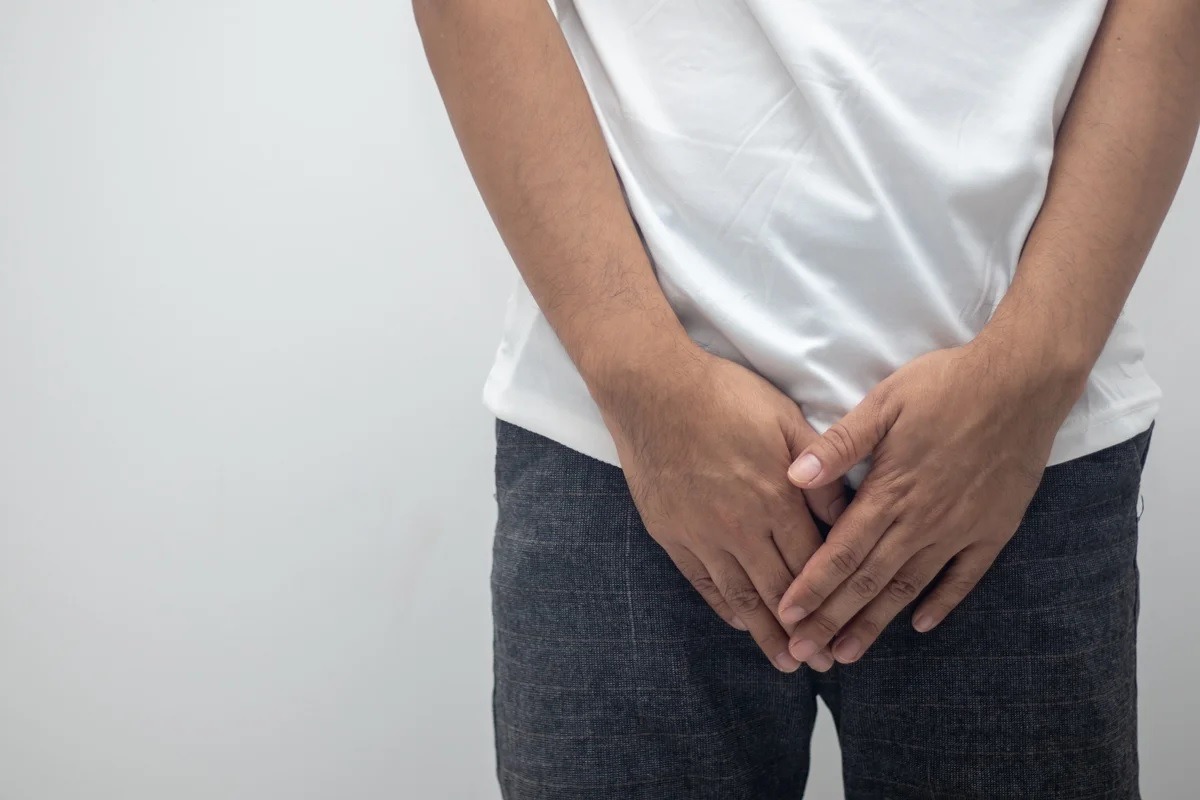 Jeito de se masturbar pode causar doença de Peyronie? Urologista faz alerta