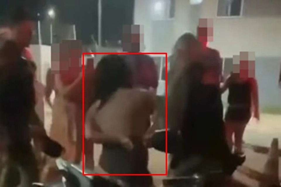 Mãe esfaqueia filha de 13 anos após discussão