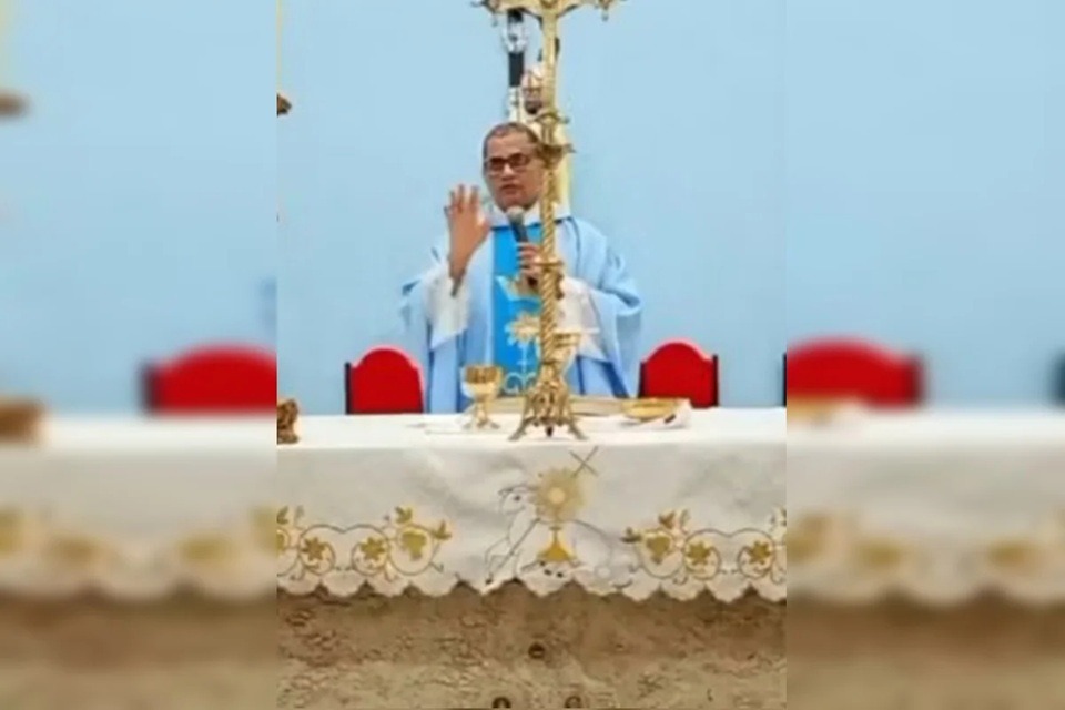 VÍDEO: Tiroteio interrompe missa e padre pede calma aos fiéis