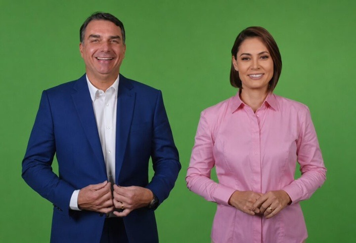 Michelle publica primeiro vídeo de campanha ao lado de Flávio após reconciliação; ASSISTA