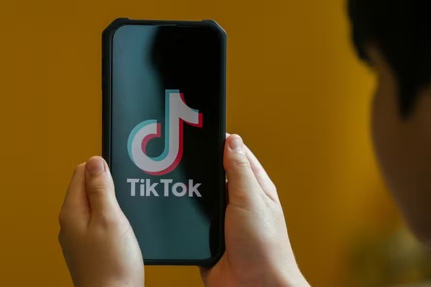TikTok é multado em R$ 153,7 milhões por falhas na proteção de crianças e adolescentes