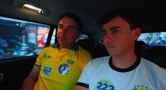 [VÍDEO] Ao lado de Níkolas Ferreira, Flávio Bolsonaro conta como foi sua conversão à religião evangélica