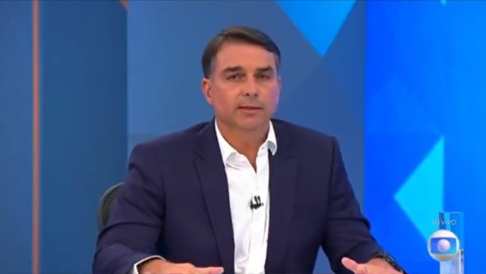 VÍDEO: “Vou adorar que você anuncie meu nome como presidente na bancada do JN”, diz Flávio a Renata Vasconcelos