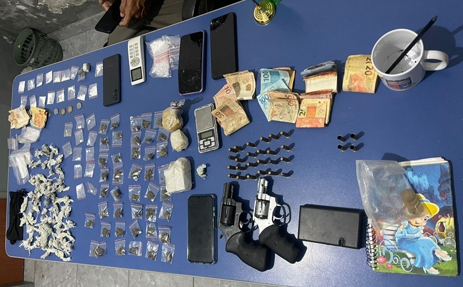 Polícia Militar apreende arsenal, drogas e dinheiro no interior do RN