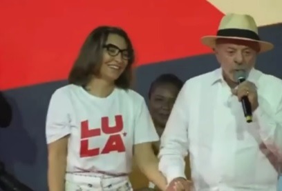 [VÍDEO] Lula confunde Janja com ex-mulher e diz: “Perdi a Janja, depois de 45 anos de casado”