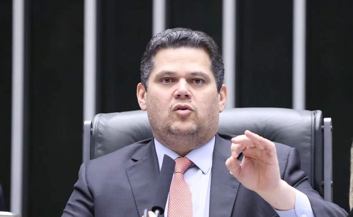 Alcolumbre barra novos pedidos de impeachment de Moraes e espera decisão do STF