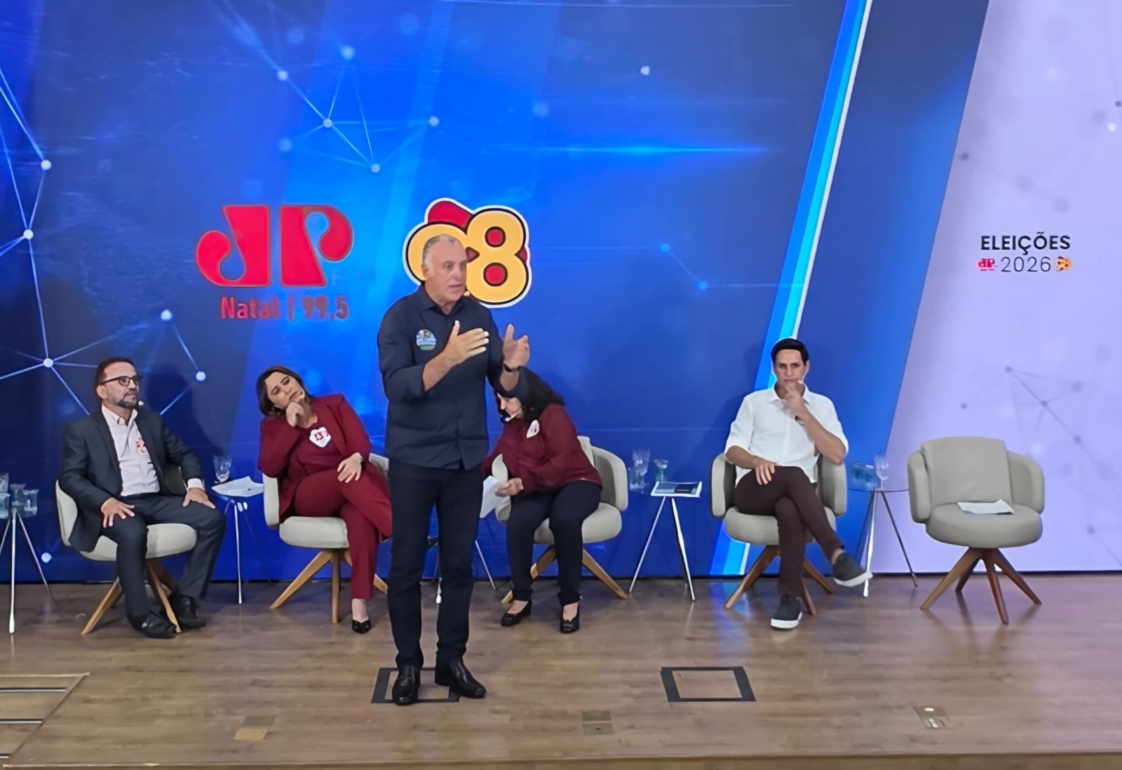 Contra aborto e a favor de penas duras para criminosos, Coronel Hélio vence debate contra 4 candidatos de esquerda