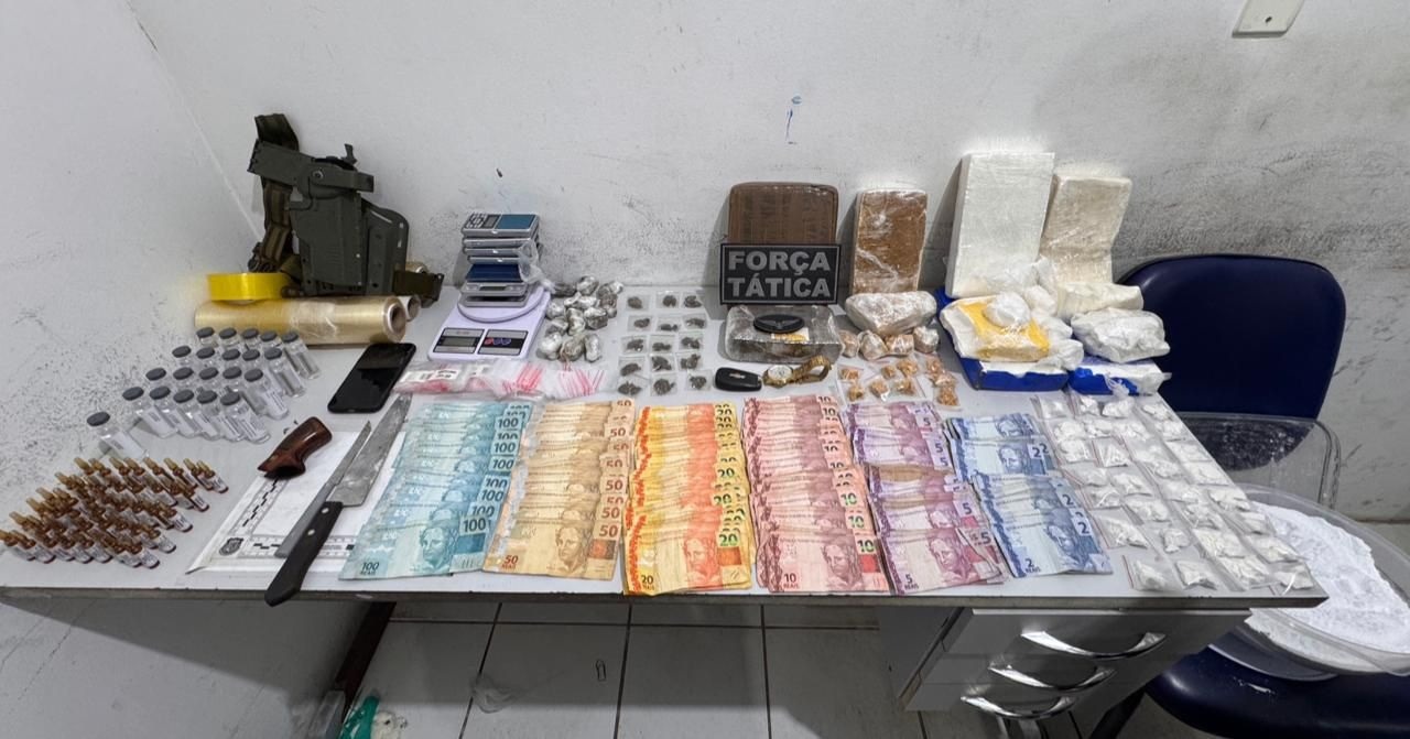 Prensa, balanças e drogas: polícia descobre suposto laboratório na Zona Norte de Natal