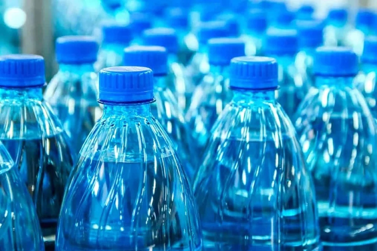 Anvisa proíbe comércio e consumo de água mineral por presença de coliformes; saiba qual