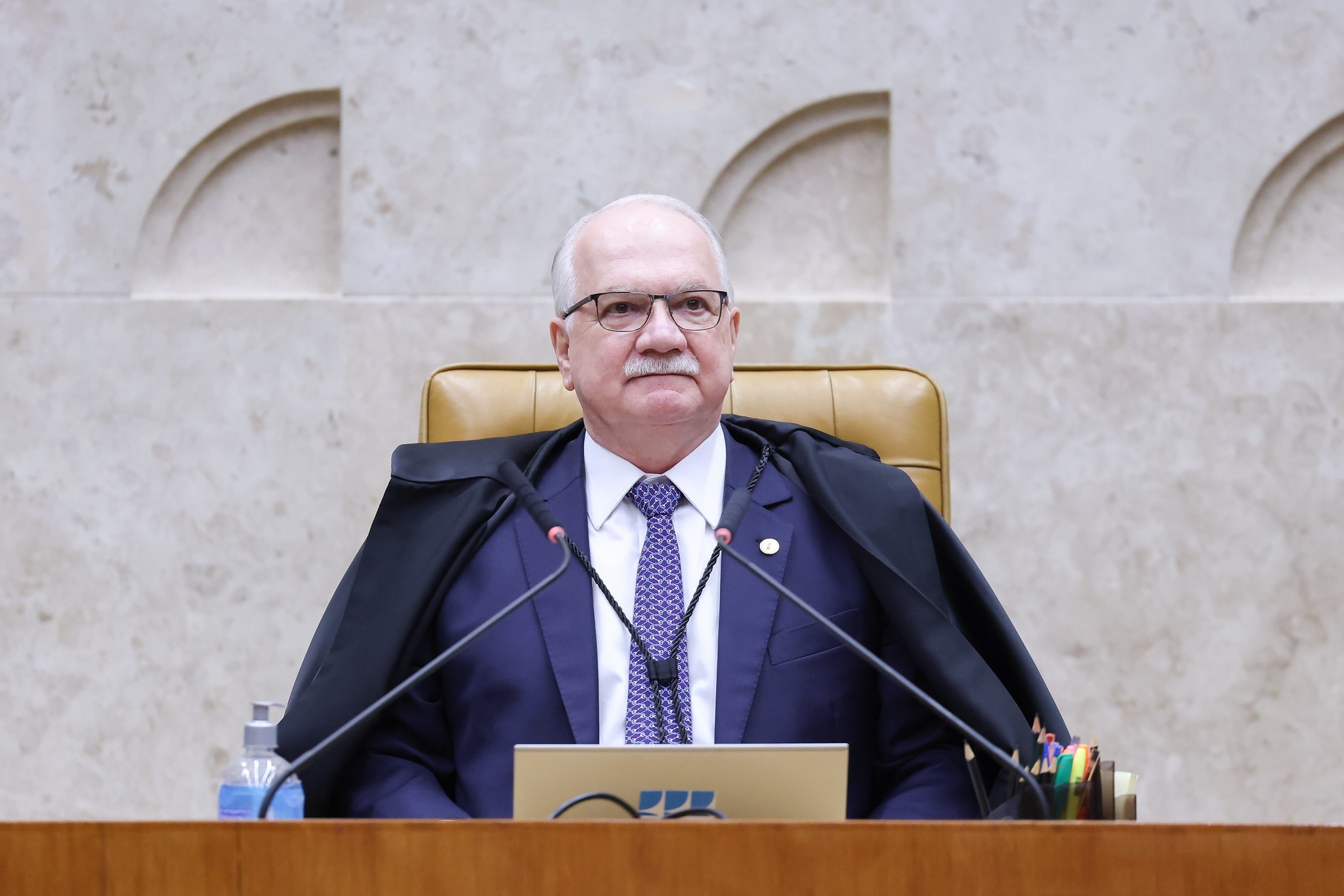 Fachin abre apuração e pede respostas de Moraes, Mendonça, Andrei e PGR