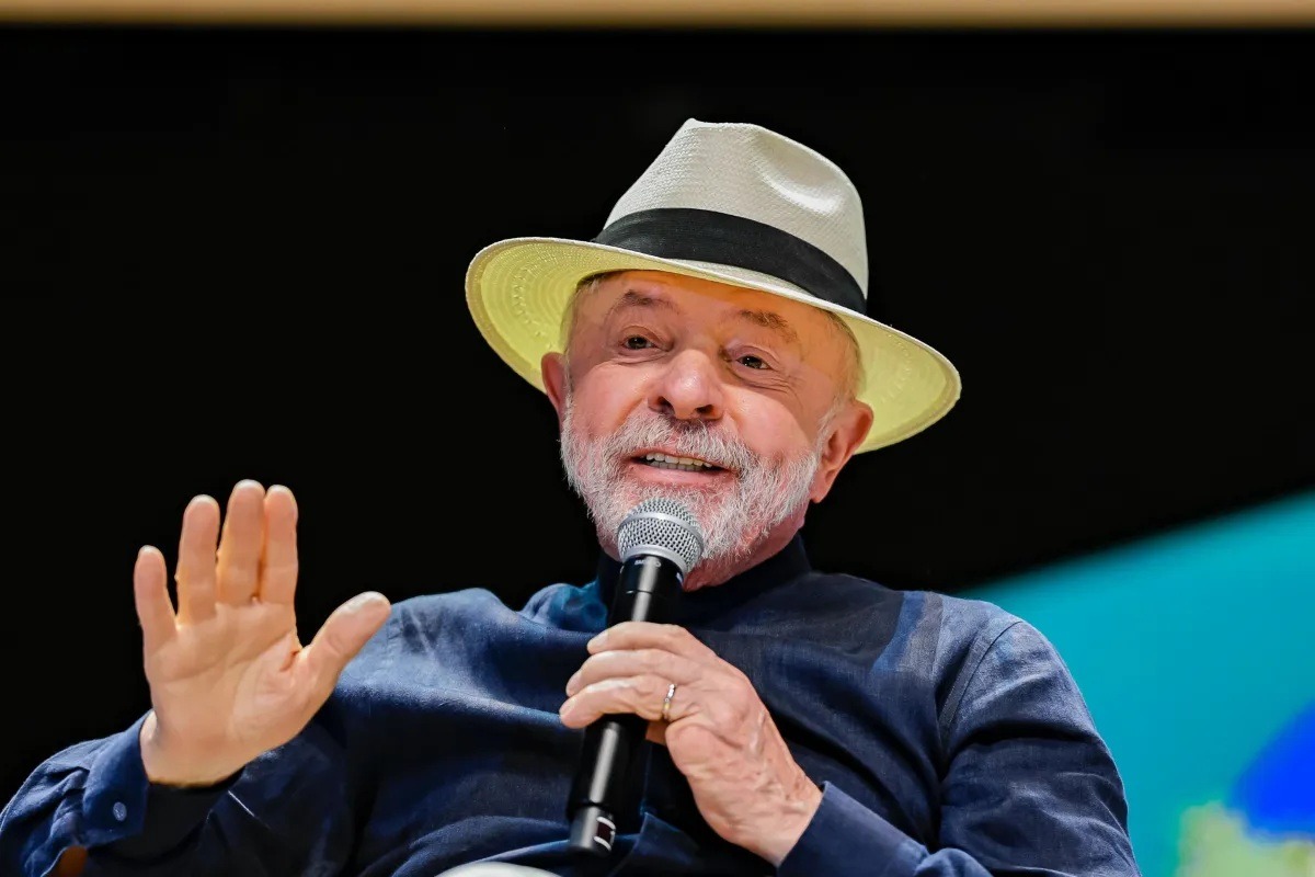 Lula diz que falará para Trump fazer Pix "para ver o quanto é bom"