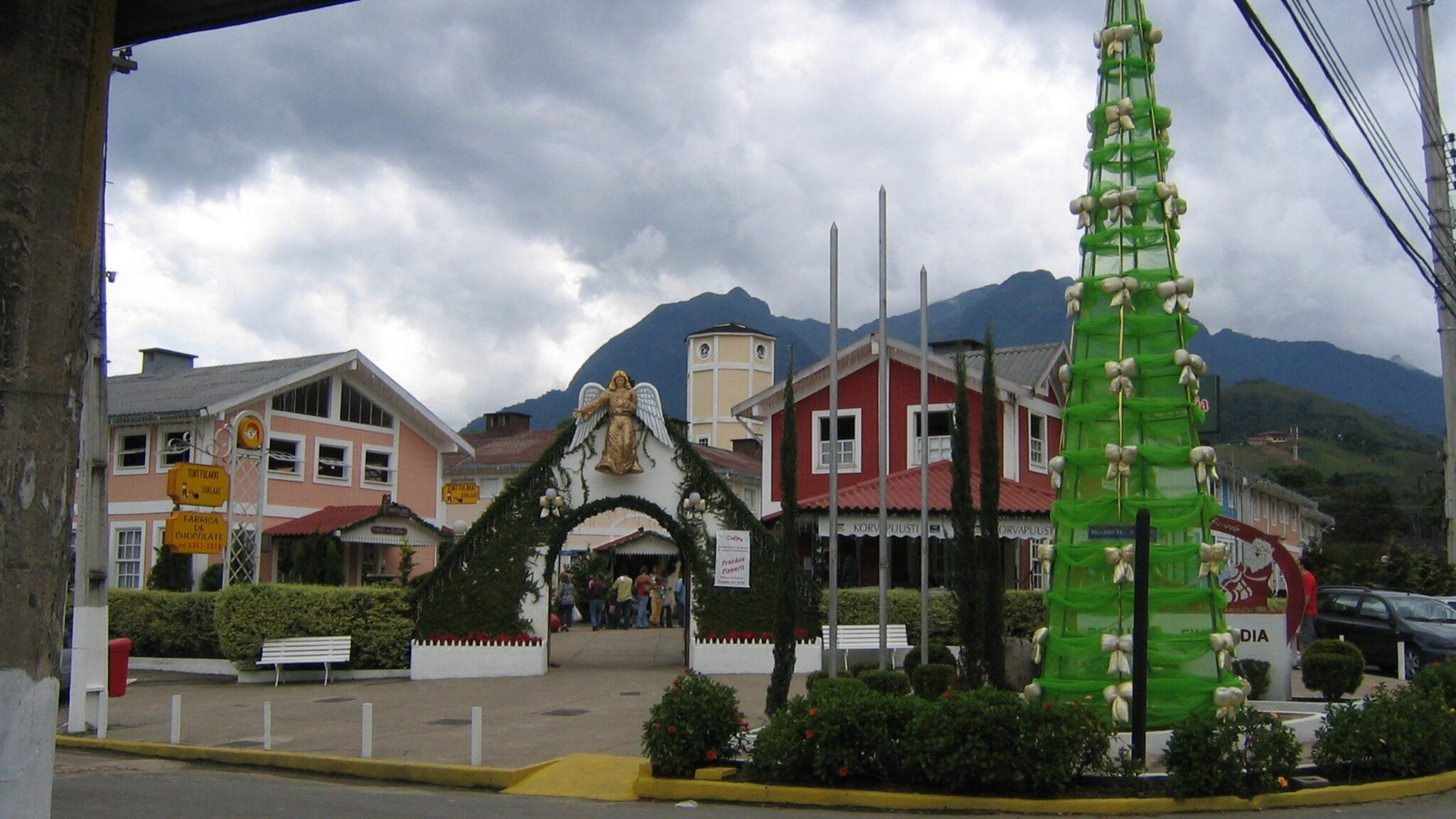 A Pequena Finlândia do Brasil: vilarejo com Natal o ano inteiro, a primeira sauna do país e cachoeiras geladas na...