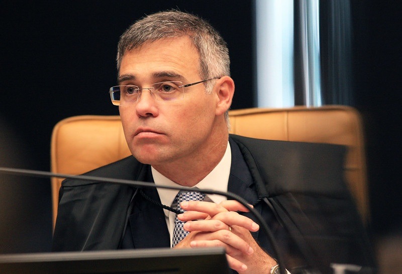 André Mendonça manda soltar operador financeiro da Conafer e retira tornozeleiras de 3 investigados