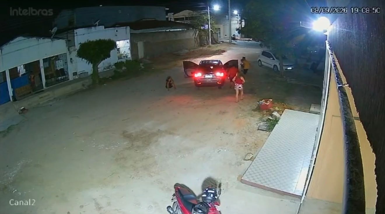 Crianças são atropeladas e ficam presas embaixo de Jeep em Caicó no RN
