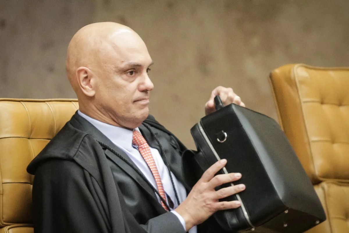 Alexandre de Moraes não cairá sozinho, afirma Metropoles