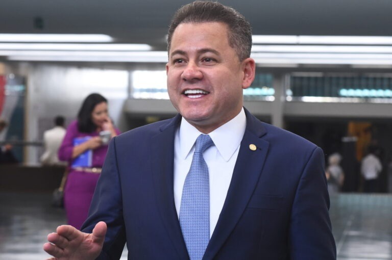PF investiga deputado aliado ao ministro André Mendonça