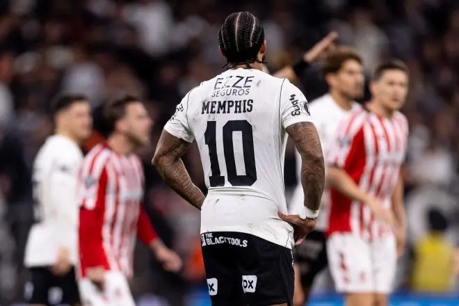 Memphis isola pênalti e Corinthians cai na Libertadores para o Estudiantes; veja melhores momento
