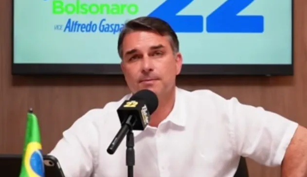 Flávio diz que Moraes e Dino não têm condições de seguir no STF e fala em indicar até 6 ministros