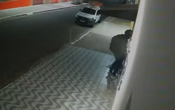 Homem invade ótica durante a madrugada e furta quase 180 relógios no interior do RN