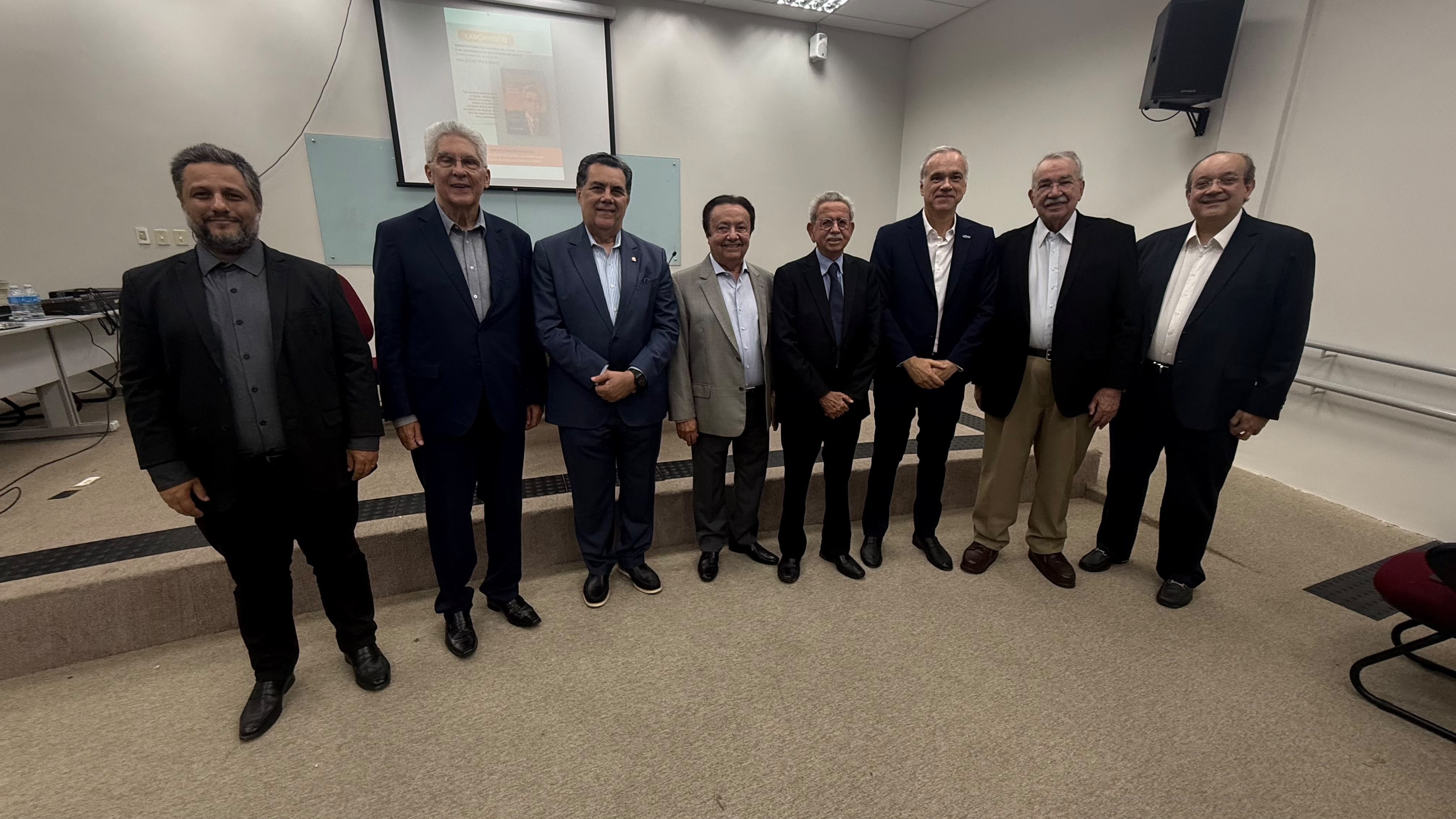 Valério Marinho é homenageado na UFRN em lançamento de livro com sua trajetória na advocacia potiguar