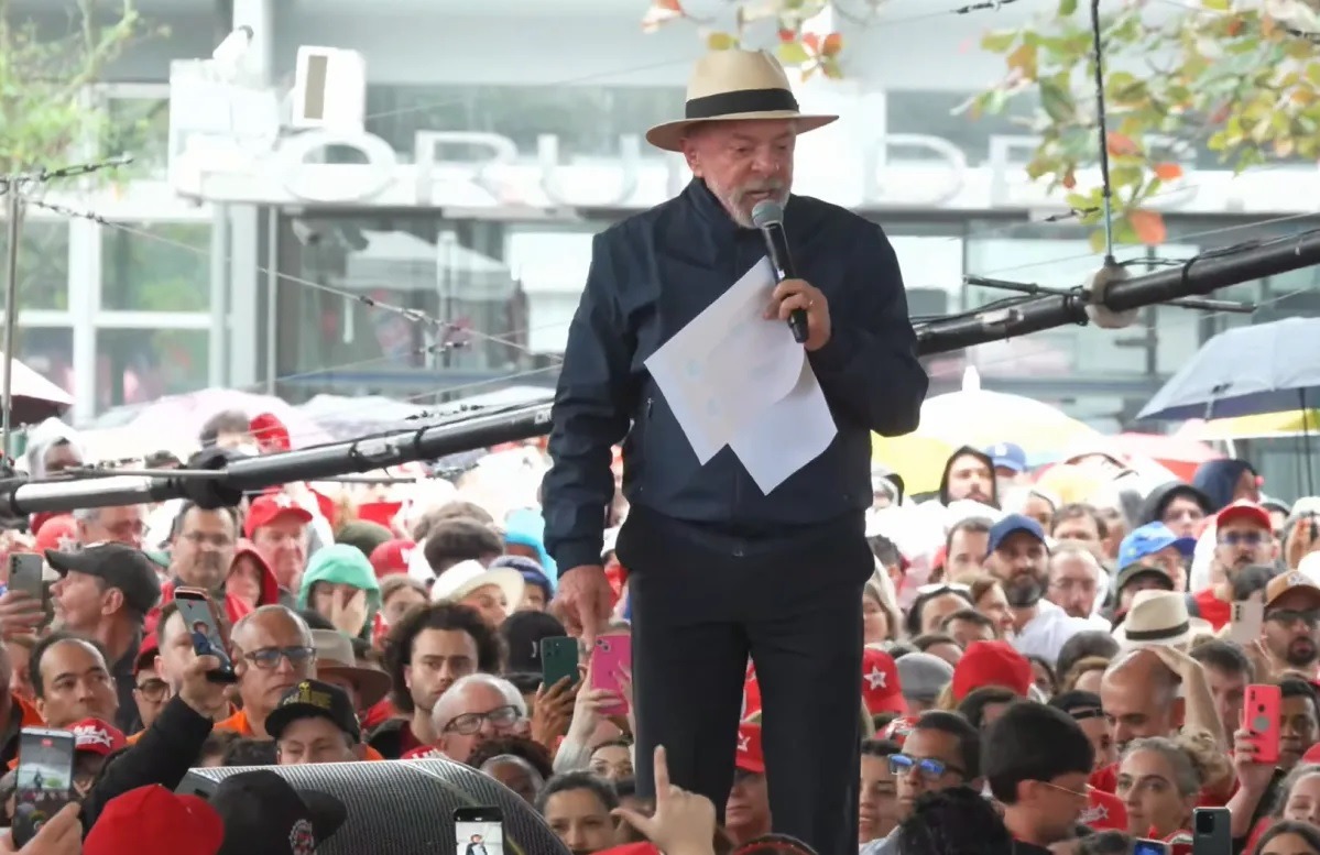 Lula diz que agro deveria "se ajoelhar" a ele diante de recursos