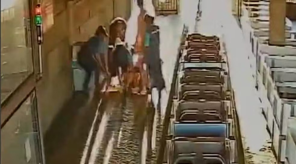 Jovem perde movimentos após andar em montanha-russa do Hopi Hari