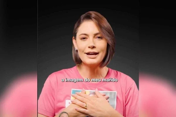 Juiz revoga liminar e libera propaganda de Michelle com imagem de Bolsonaro