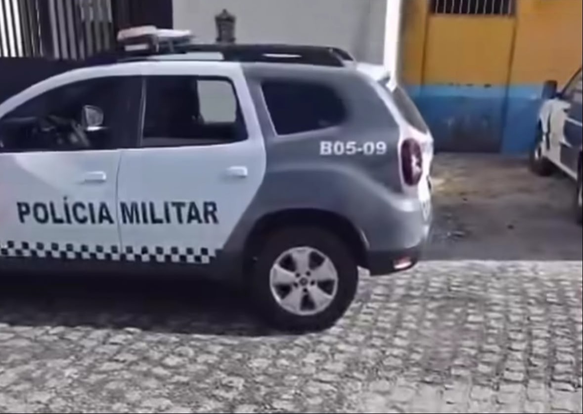 [VÍDEO] “Troca de esposas” termina em facão, moto quebrada e prisão em Natal