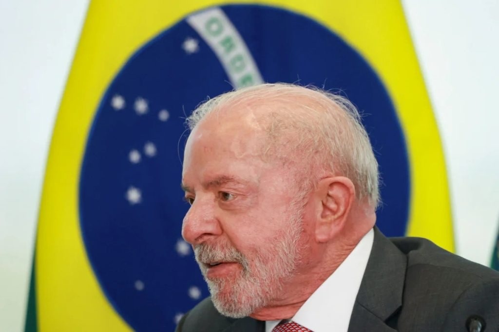 Justiça Eleitoral manda Lula e governo apagarem post com críticas à família Bolsonaro