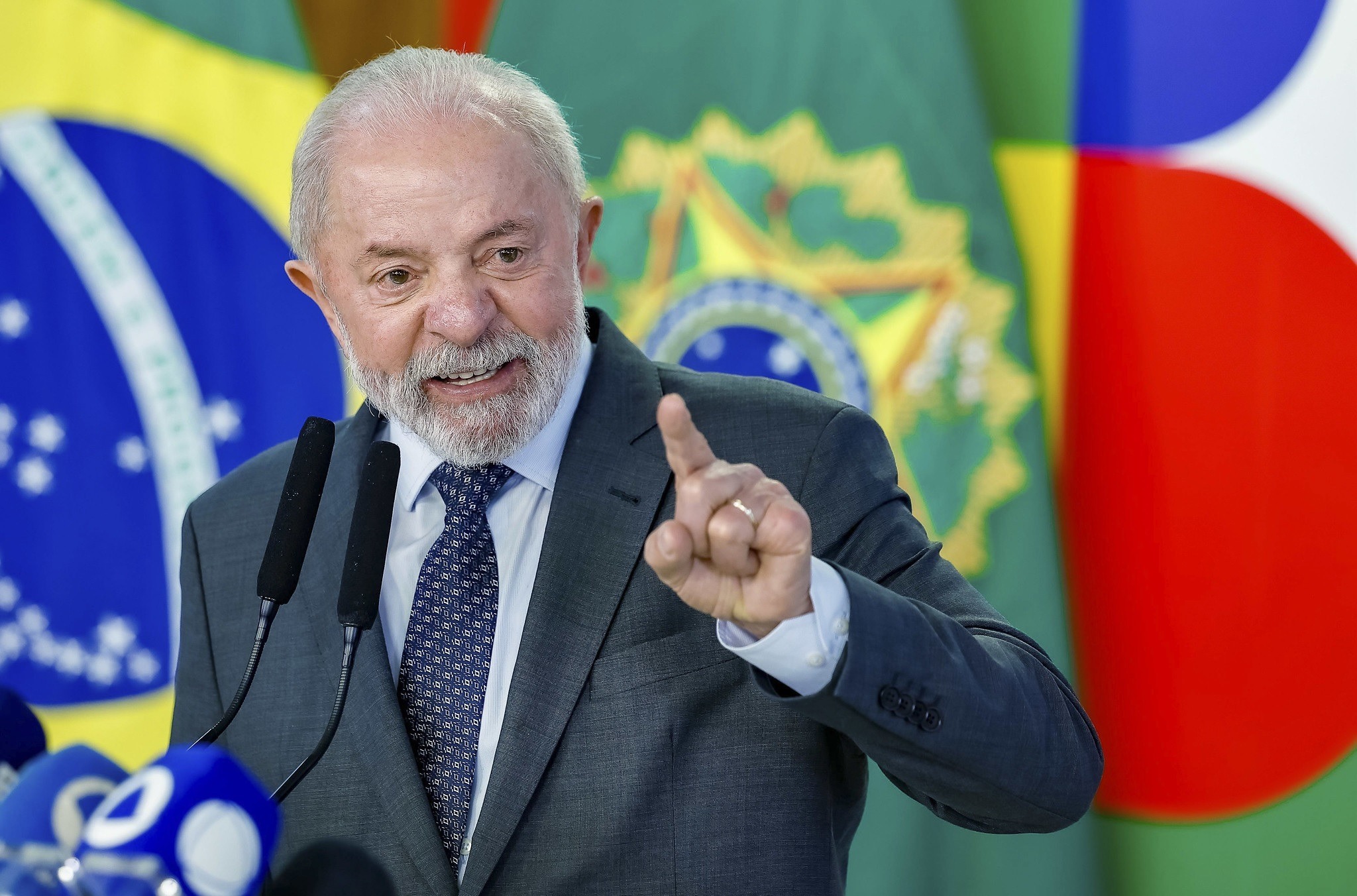Bets notificam Globo, Band e RedeTV! sobre rescisão contratual caso Lula adote restrições a apostas online