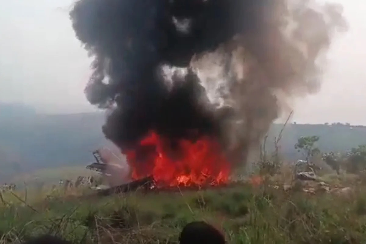 [VÍDEO] TRAGÉDIA: Queda de avião mata 17 pessoas