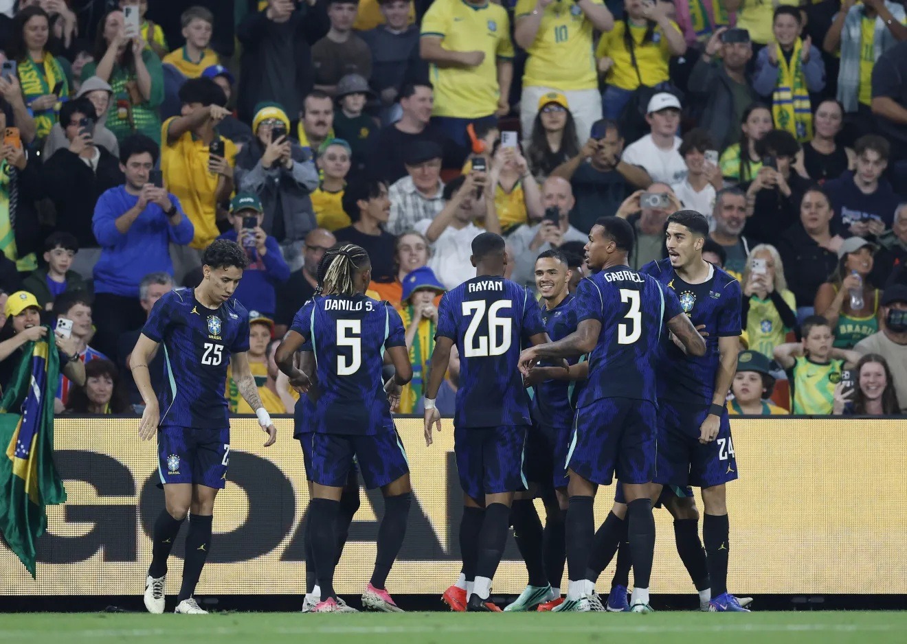 Brasil deslancha no segundo tempo e vence Austrália em amistoso; veja gols