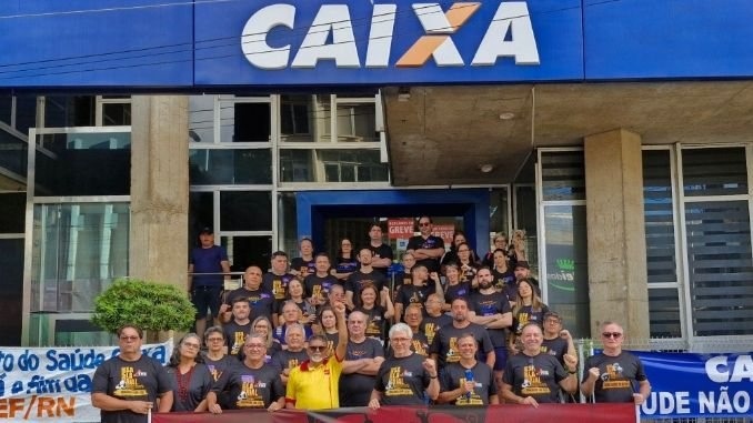 Bancários da Caixa fazem protesto nesta terça em Natal durante julgamento da legalidade da paralisação