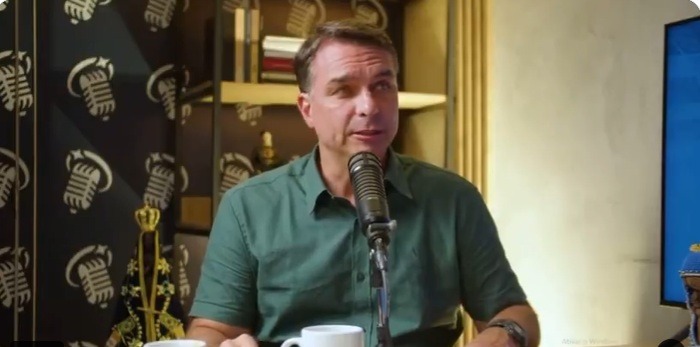 VÍDEO: Flávio compara fake news sobre Nossa Senhora a atentado sofrido pelo pai em 2018