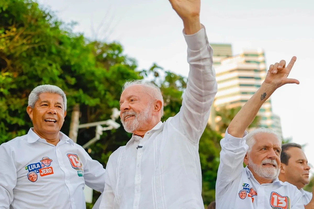 Na Bahia, Lula dispara contra Flávio e adversários: "Mequetrefe" e "jóquei de cabrito"