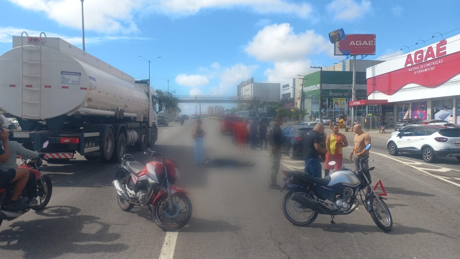 Acidente entre carro e moto deixa duas mulheres feridas e congestiona BR-101 em Natal